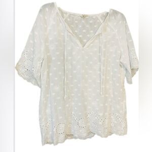 Studio West white Daisy blouse. Size medium.